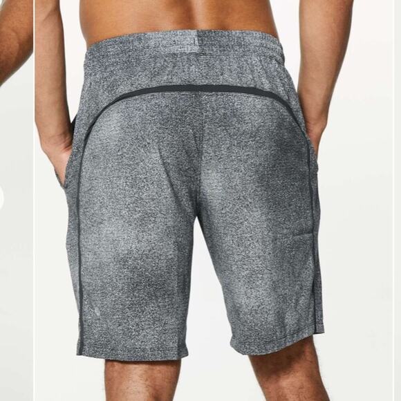 Lululemon Pace Breaker Short 9" Linerless in Carbon Mist Alpine Grey Sz S - Picture 2 of 8